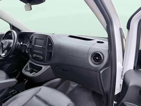 Used 2018 Mercedes-Benz Metris Passenger image 46