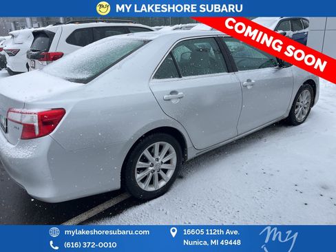 Used 2014 Toyota Camry L image 9