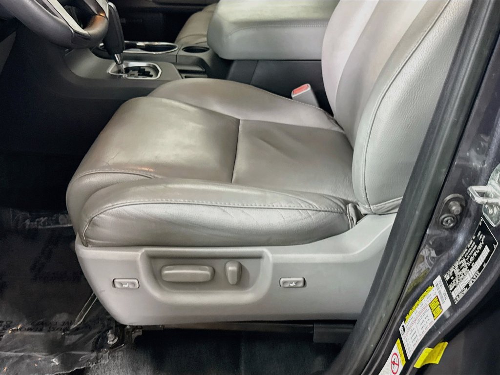 Used 2018 Toyota Sequoia Limited w/ Safety & Convenience Package AWD/4WD image 25