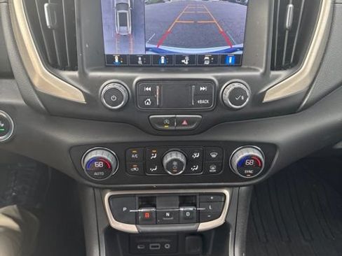 Used 2024 GMC Terrain Denali w/ Denali Premium Package AWD/4WD image 9