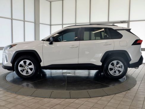 Used 2019 Toyota RAV4 LE FWD image 5
