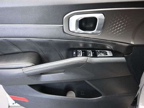 Used 2022 Kia Sorento SX image 10