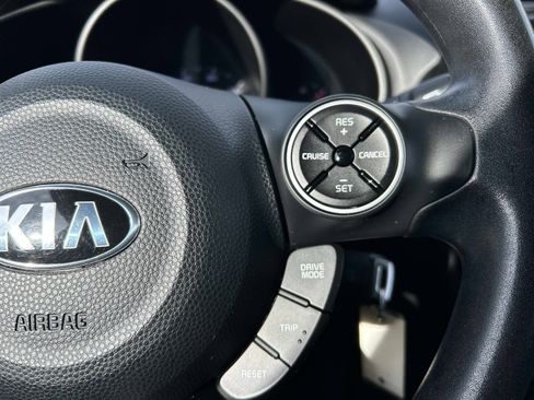 Used 2017 Kia Soul + image 22