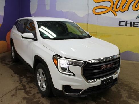 Used 2024 GMC Terrain SLE FWD image 2