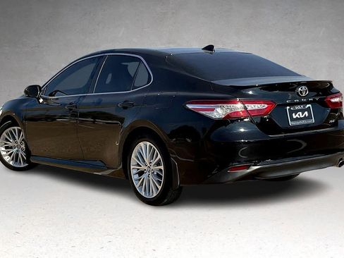Used 2020 Toyota Camry XLE image 4