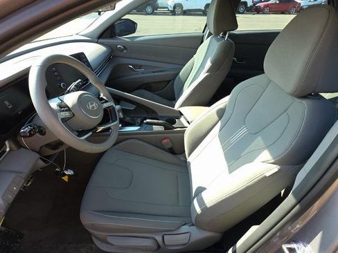 Used 2025 Hyundai Elantra Sport image 5