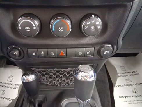 Used 2016 Jeep Wrangler Rubicon AWD/4WD image 22