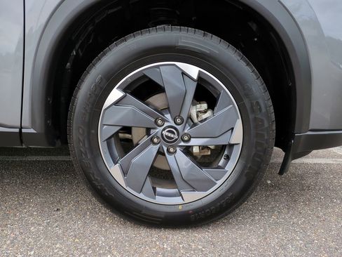 Used 2025 Nissan Rogue SV FWD image 11