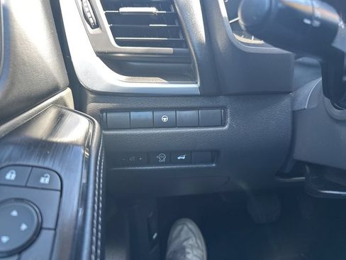 Used 2025 Nissan Rogue SV FWD image 27