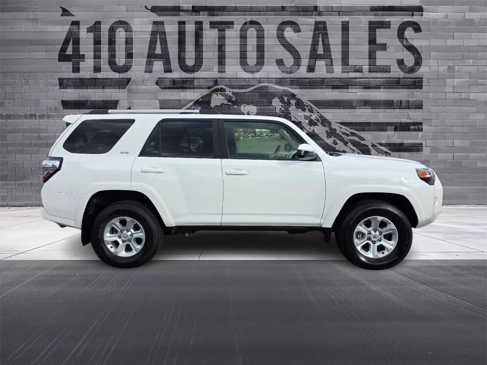 Used 2024 Toyota 4Runner SR5 AWD/4WD image 2
