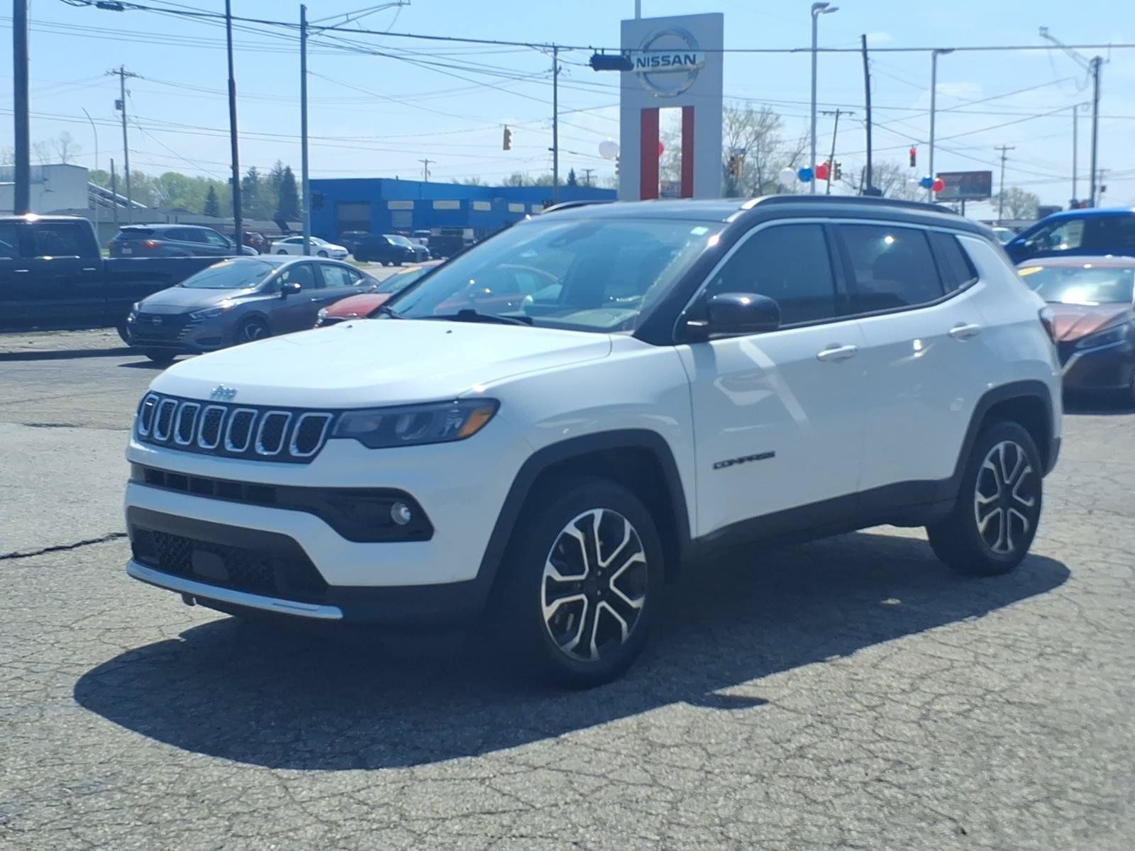 Used 2023 Jeep Compass Limited AWD/4WD image 3