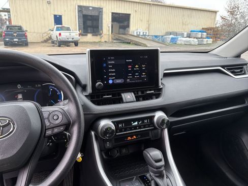 Used 2025 Toyota RAV4 LE image 18