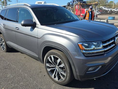 Used 2019 Volkswagen Atlas SEL Premium image 3