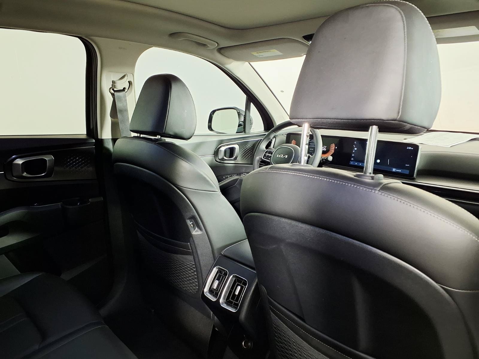 Used 2025 Kia Sorento S w/ Panoramic Sunroof Package FWD image 11
