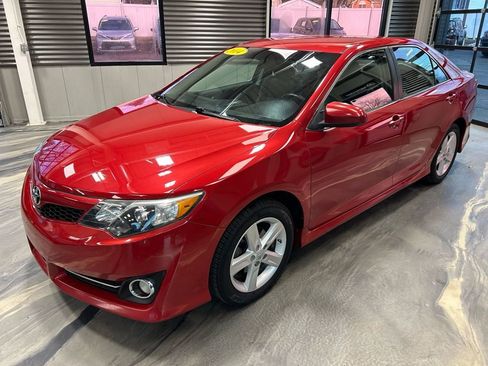 Used 2014 Toyota Camry SE image 32