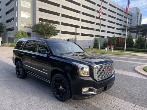 Used 2017 GMC Yukon Denali w/ Open Road Package AWD/4WD image 25