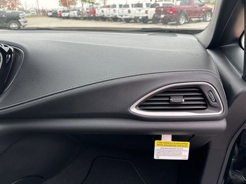 New 2026 Chrysler Pacifica Select image 54