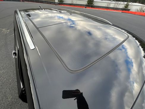 Used 2025 Cadillac XT6 Premium Luxury image 28