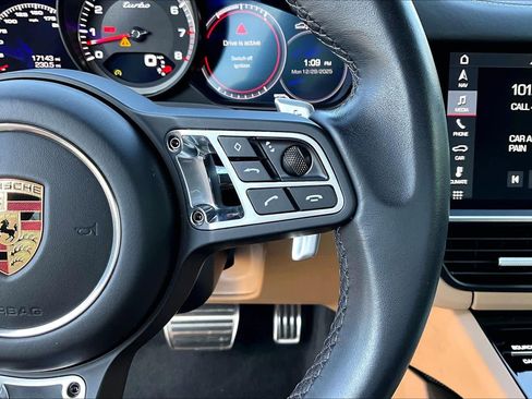 Used 2020 Porsche Cayenne Turbo image 27