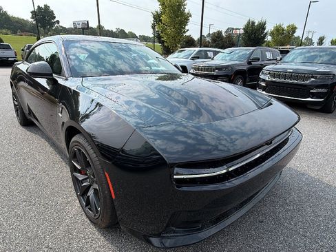 Used 2024 Dodge Charger Daytona Scat Pack w/ Plus Group AWD/4WD image 5