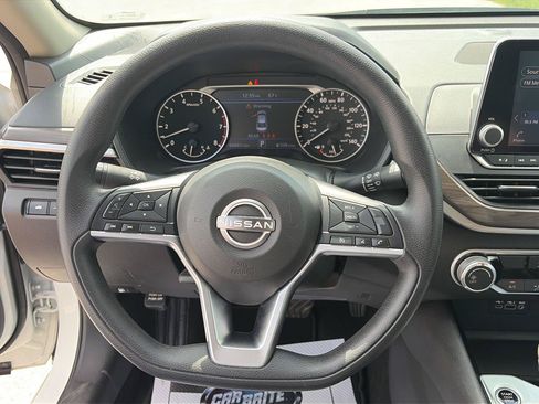 Used 2024 Nissan Altima 2.5 SV FWD image 18