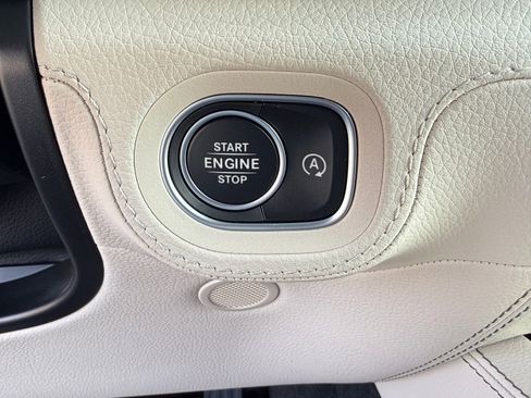 Used 2025 Mercedes-Benz GLS 450 4MATIC image 37