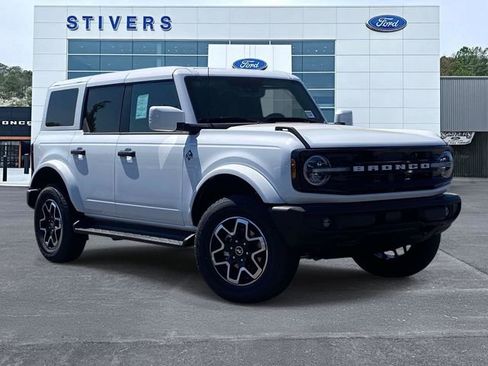 New 2026 Ford Bronco Outer Banks AWD/4WD image 1