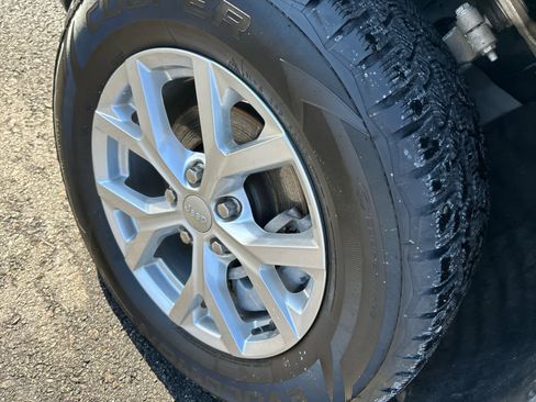 Used 2023 Jeep Grand Cherokee Limited image 16