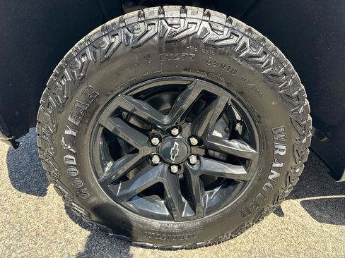 Used 2023 Chevrolet Silverado 1500 Custom Trail Boss AWD/4WD image 6
