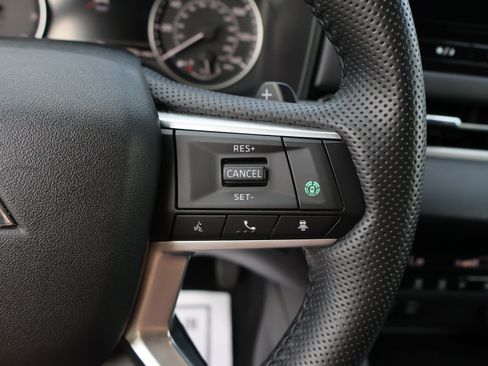 Used 2025 Mitsubishi Outlander SE FWD image 28