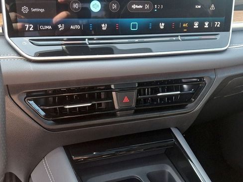 Certified 2025 Volkswagen Tiguan SEL R-Line AWD/4WD image 16