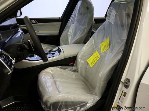 New 2026 BMW X5 xDrive50e image 11