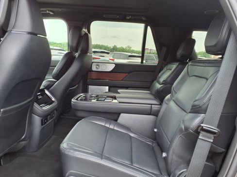 Used 2024 Lincoln Navigator Reserve image 12