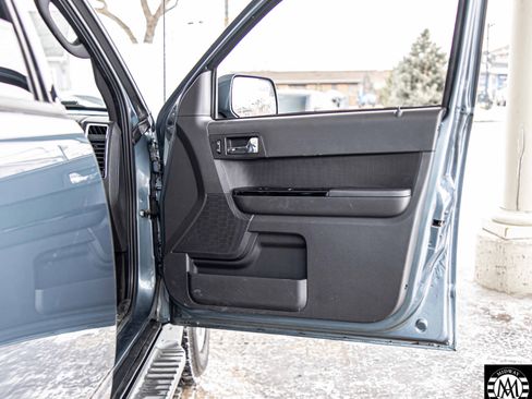 Used 2010 Ford Escape Limited image 27