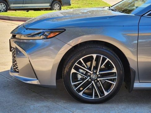 Used 2025 Toyota Camry XLE image 15