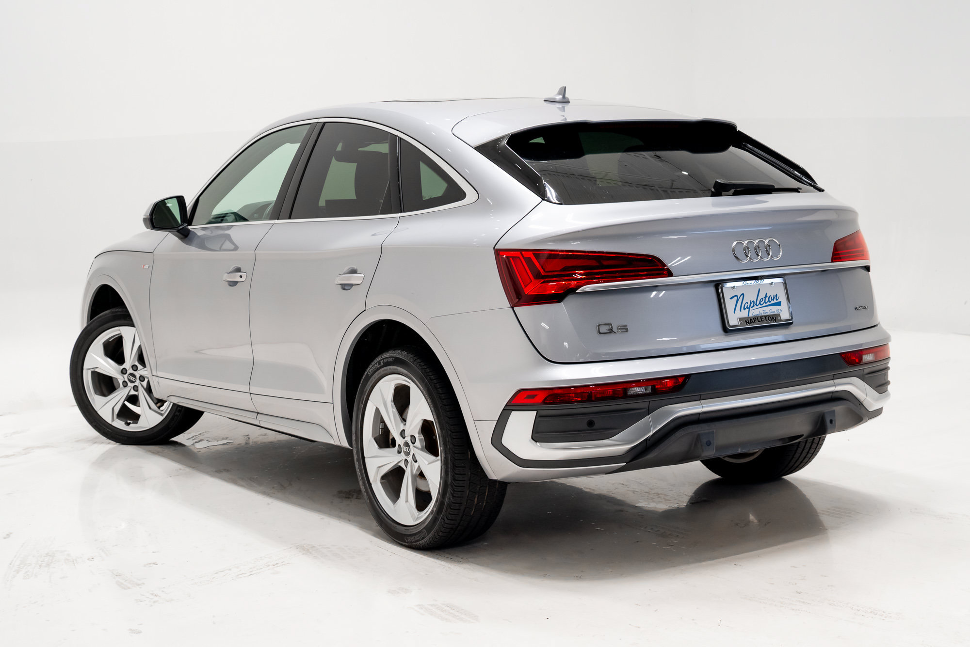 Used 2023 Audi Q5 2.0T Premium Plus w/ Premium Plus Package AWD/4WD image 3