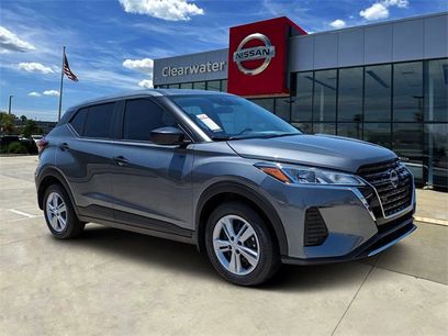 New 2025 Nissan Kicks Play S