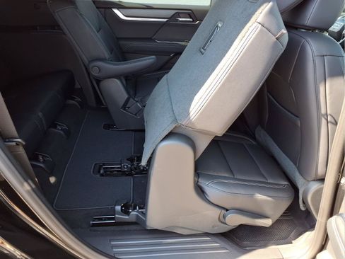 Used 2026 GMC Acadia Elevation w/ Elevation Premium Package FWD image 24