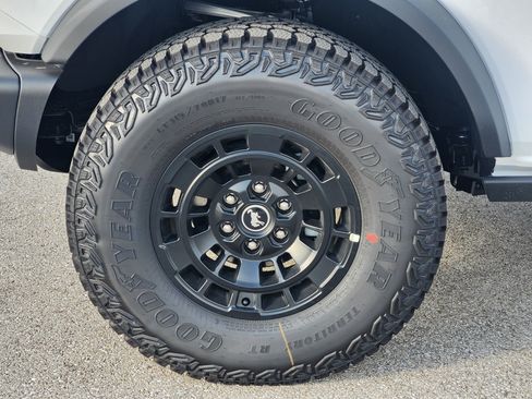 New 2026 Ford Bronco Badlands w/ Sasquatch Package AWD/4WD image 7