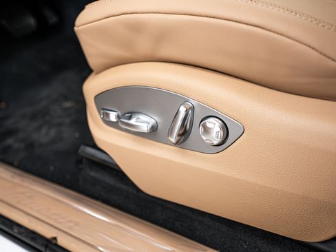 Certified 2026 Porsche Macan AWD/4WD image 19