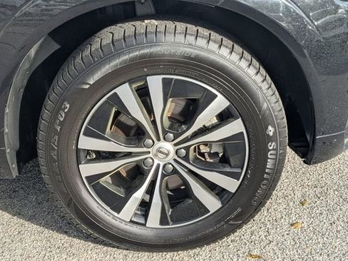 Used 2023 Volvo XC60 B5 Core FWD image 14