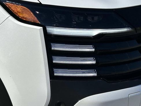 New 2026 Nissan Kicks SR FWD image 9