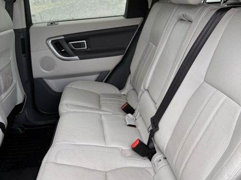 Used 2017 Land Rover Discovery Sport HSE image 34