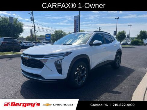 Certified 2024 Chevrolet Trax LT w/ Sunroof Package FWD image 3