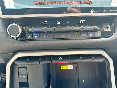 Used 2024 Toyota Tundra Limited w/ Power Package RWD image 17