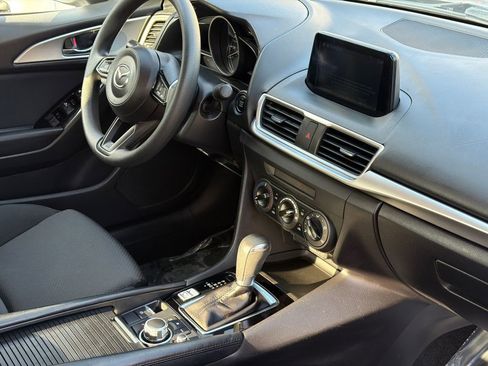 Used 2017 MAZDA MAZDA3 Sport image 4