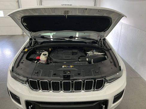 Used 2021 Jeep Grand Cherokee L Overland w/ Luxury Tech Group IV AWD/4WD image 32