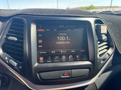 Used 2016 Jeep Cherokee Trailhawk w/ Leather Interior Group AWD/4WD image 13