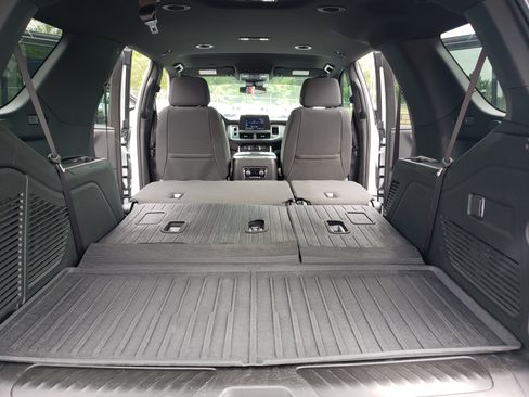 Used 2024 Chevrolet Tahoe LS RWD image 13