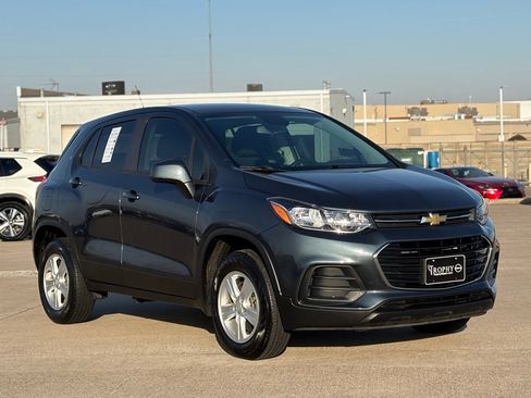 Used 2022 Chevrolet Trax LS w/ Tint and Cruise Package image 5